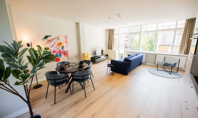 Nieuwe Werk Apartment | Elegant Oasis 2BDR Apartment WS