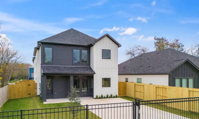 Foster Place House | Elegant Plush Properties