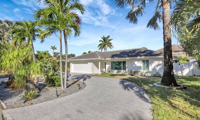 The Cove House | Elegant Pool Home - Beach, Restaurants, Shopping, Heated Spa