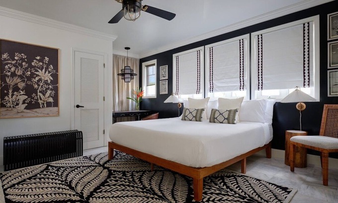 Wailuku Bed & Breakfast | Elegant Puakenikeni Suite- Historic & Ground Floor
