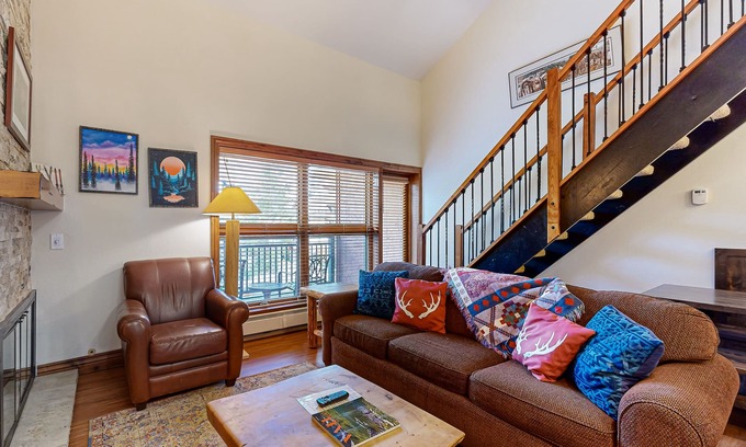 Vail Condo | Elegant, ski-in/out condo w/fireplace, fast WiFi, shared pool/hot tubs/laundry