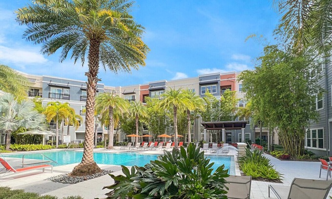 Carver City - Lincoln Gardens Apartment | Elegant, Sophisticated Living in Central Tampa