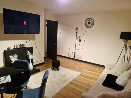 Trinity Apartment | Elegant & Spacious 2-Bedroom Apartment in Wimbledon