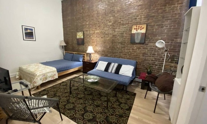 The Heights Apartment | Elegant Studio near NYC – Bright & Modern