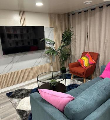 Winnipeg Apartment | Elegant & Stylish Basement Suite- Private Entrance