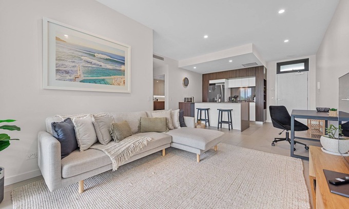 Eagle Farm Apartment | Elegant + Tranquil! 1Bed/1Bath/1Car ~ Hamilton