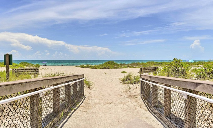 Venice Cottage | Elegant Venice Home w/View - Walk to Beach!