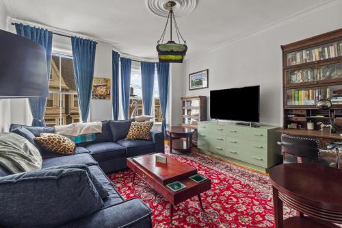 Downtown St. John's House | Elegant Victoria 2br 15ba
