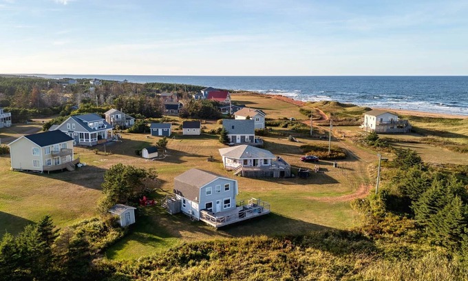 Darnley House | Eleuthera North - Steps to Thunder Cove Beach