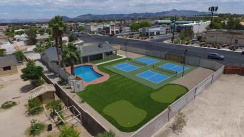 Paradise House | Elevated PickleBall Retreat