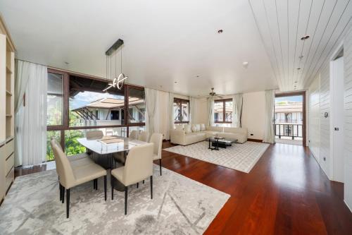 Koh Kaew Apartment | Elite Harbor Living - Royal Marina Penthouse RPM 6B with Panoramic Rooftop Terrace