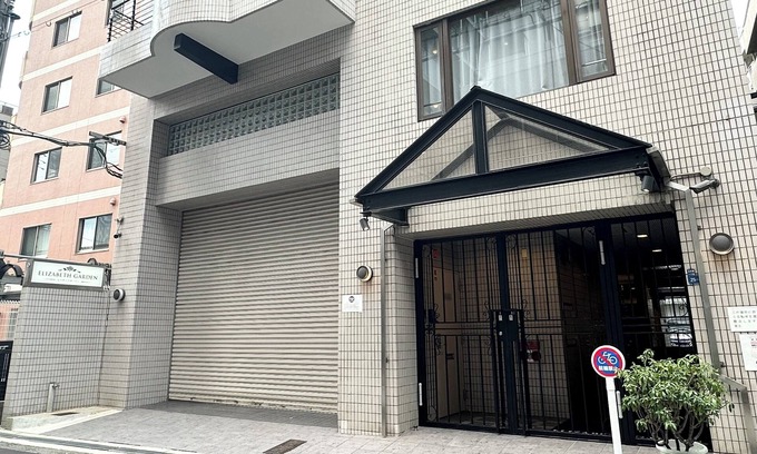 Namba Apartment | Elizabeth Garden