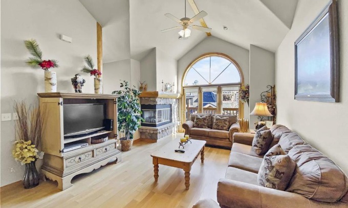 Four O'Clock House | Elk Ridge Escape townhouse