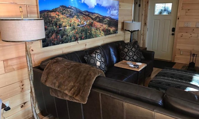 Apple Ridge Villa | Elkhorn Rustic Blowing Rock Cabin Amazing Views