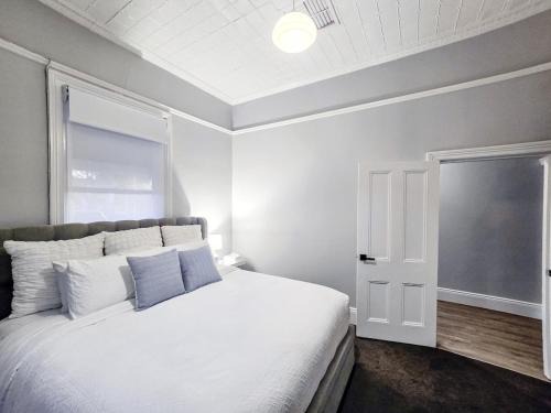 Wagga Wagga House | Ellamatta House Simmons St Central Wagga
