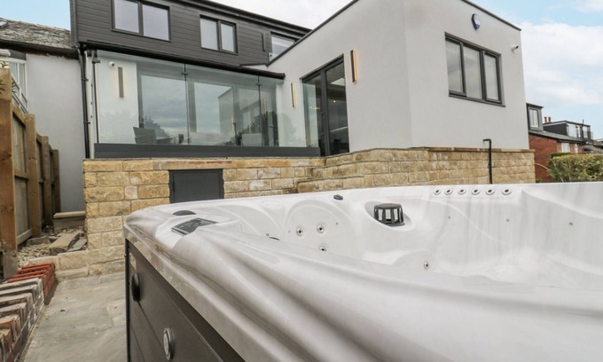 Ainley Top Cottage | ELLIS HOUSE, pet friendly, luxury holiday cottage in Huddersfield