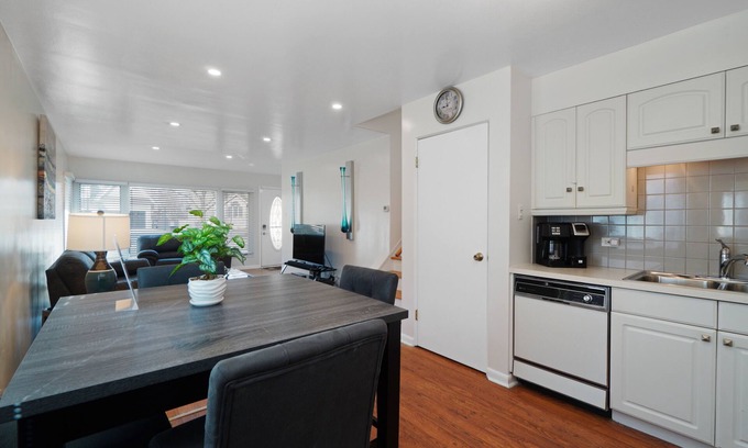 Villa Park House | Elmhurst Rental