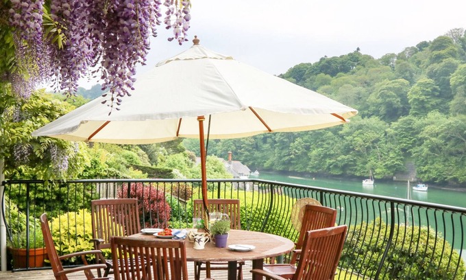 Newton Ferrers Cottage | ELPHINSTONE, with a garden in Newton Ferrers