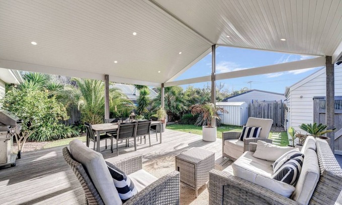Surf Beach House | Elwood Escape Stylish and Spacious Surfside Living