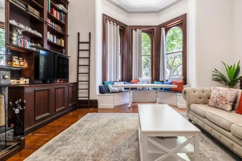 Elwood Apartment | Elwood Manor - A Restored Art-Deco Gem