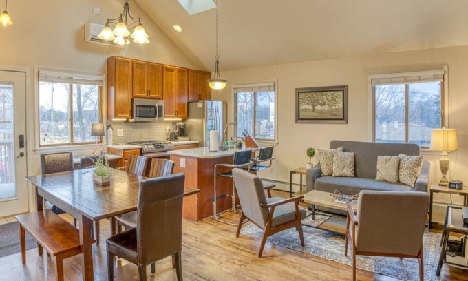 Miller Beach House | Elyon Hall CoachHouse, Indiana Dunes Nat’l Park, 10 min hike to Beach