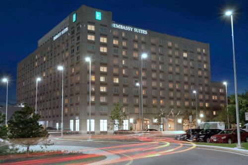 East Boston Hotel | Embassy Suites Boston at Logan Airport