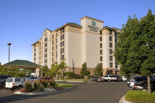 Dupont Hotel | Embassy Suites by Hilton Denver International Airport