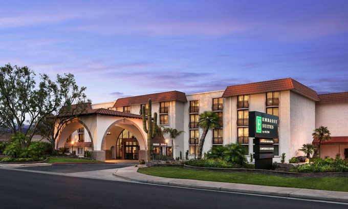 South Scottsdale Resort | Embassy Suites by Hilton Scottsdale Resort