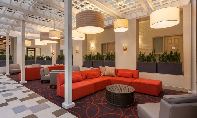 Highlands - Perkins Hotel | Embassy Suites Hotel Baton Rouge