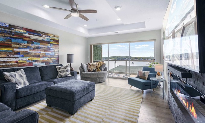 Lake Ozark Condo | Emerald Bay Oasis – Sleeps 6!