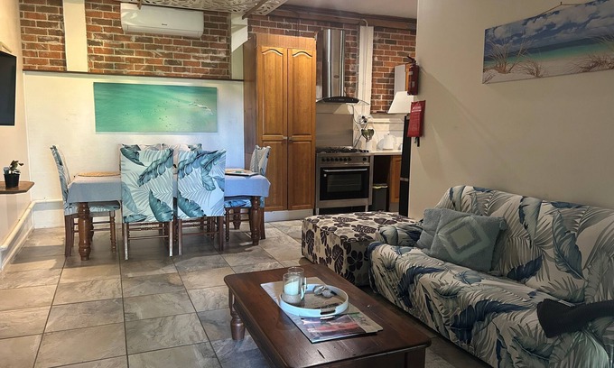 Emerald Beach Apartment | Emerald Beach Family Retreat *Breakfast Included*