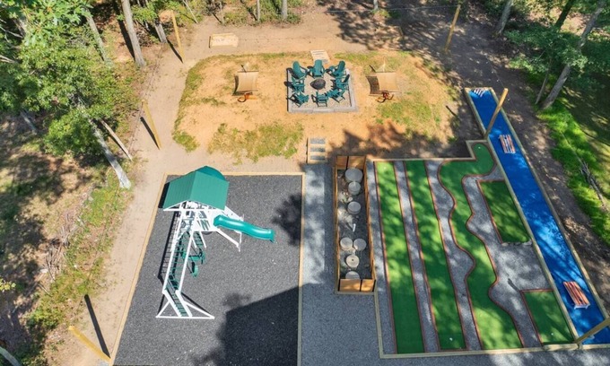 Albrightsville Cabin | Emerald Bliss, MiniGolf Bowling Playset Beach Horseshoe Cornhole