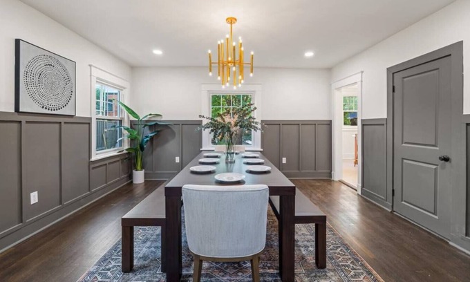 Hanover Place House | Emerald Escape Jacuzzi, Fire Pit - Hyde Park