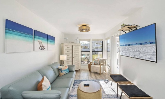 Holiday Isle Condo | Emerald Gem *Heated Pool & Private Beach Access*