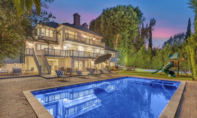 Sherman Oaks House | Emerson Estate - Gorgeous Sherman Oaks Estate with Private Yard and Pool