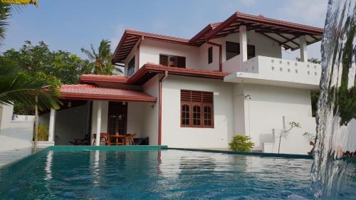 Wadduwa Bed & Breakfast | Emildale Villa