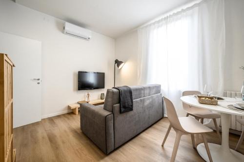 Crocetta-San Lazzaro-Modena Est Apartment | Emilia Suite Young