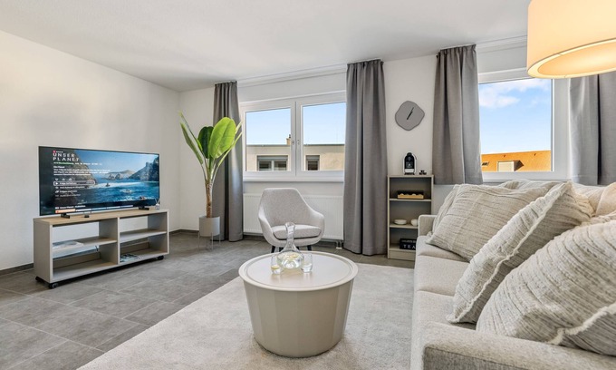 Denzlingen Apartment | EMPiRE: Duplex Apartment | Netflix | Parking | City