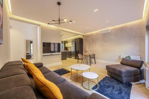 Palacio Apartment | En el corazón de Madrid, casa Moderna