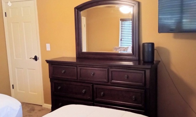 Newburgh House | Enchanting 4-bedroom house with AC in Newburgh