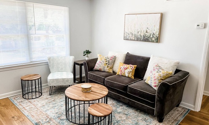 Abercorn Heights Apartment | Enchanting Apt, ideal for long stays, Savannah!