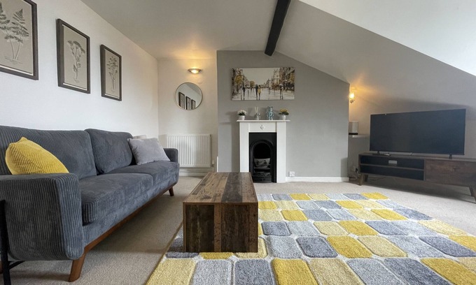 Cotham Apartment | Enchanting Escape with Peaceful Views