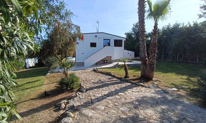 Alghero Villa | Enchanting Private Villa with Expansive Garden, Private Pool, and FREE WiFi