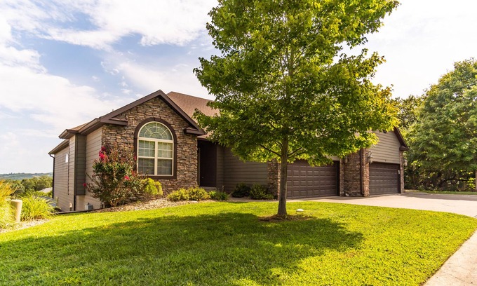 Branson West Villa | Enchanting Stonebridge Resort Villa just minutes from Silver Dollar City!