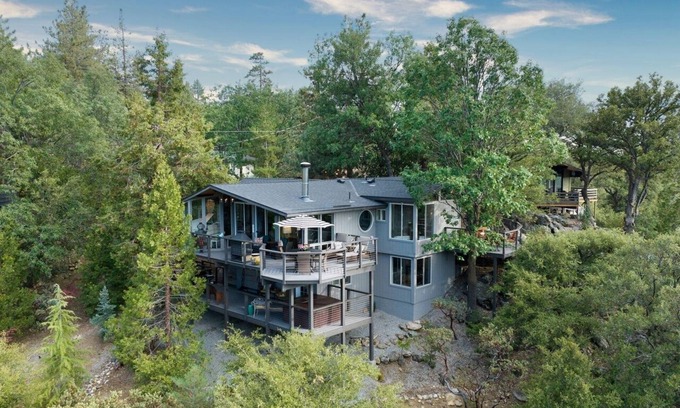 Idyllwild House | Enchanting, Secluded Idyllwild Home w/Dramatic Views & Hot Tub! Pet Friendly!