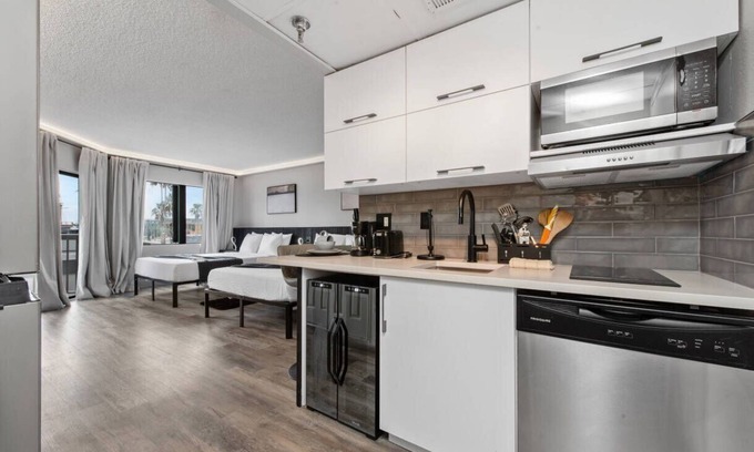 Southwest Orlando Apartment | Enclave Studio – Pools, Gym & Great Location