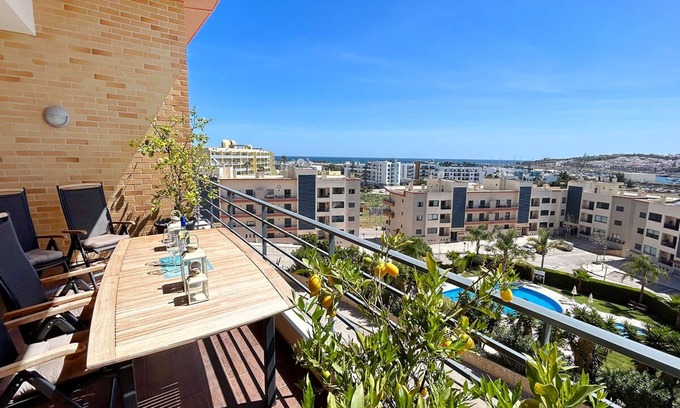 Albardeira Apartment | Encosta da Marina, 2 bedrooms top floor apartment
