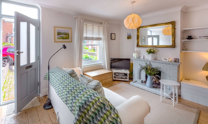 Arundel House | End of Terrace Cottage in Arundel