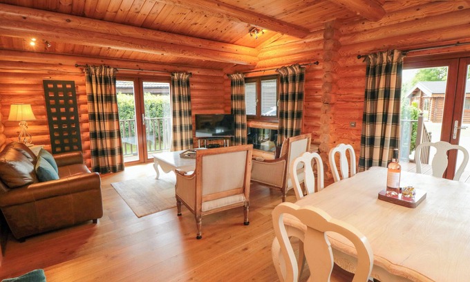 Carlton-in-Cleveland Cottage | Endeavour Lodge 4