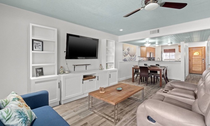 Silver Sands House | Endless Summer beach retreat 🌊🌊🌊 3 min walk to the beach